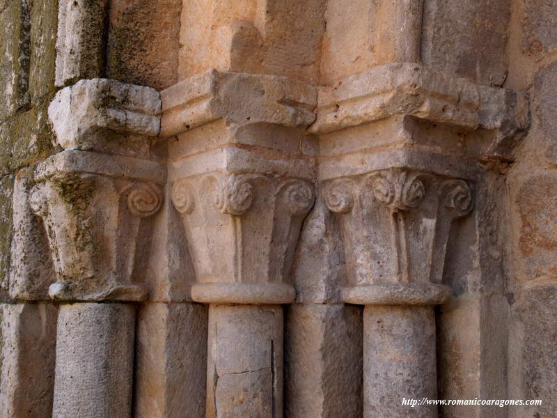 CAPITELES DEL LADO ESTE EN LA PORTADA NORTE